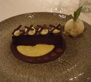 Karottenkuchen mit Sorbet...