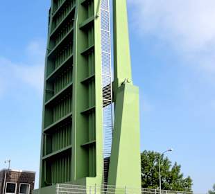 Die geöffnete Klappbrücke