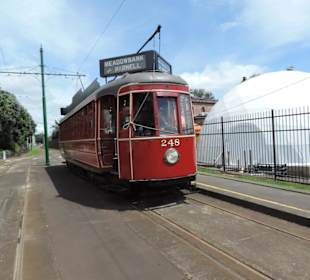 Tram zum Teil 2 Flugzeuge