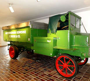 Historischer Eistransporter