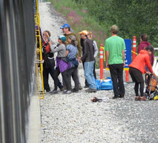 Halt zum ausladen der Rafting Schlauchboote