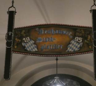 Im Hofbräuhaus bei den Stammtischen