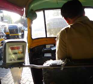Mit dem TUK TUK für 20 Rupien 10 km durch Bandra