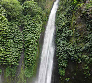 Sehr schöner Wasserfall ca. 25-30m