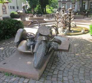 Der bekannte Dorfbrunnen in Herxheim