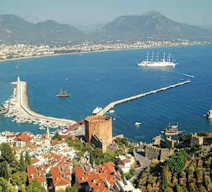 Přístav a červená věž