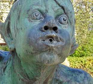 Ansichten des Stuhlmannbrunnens in Altona