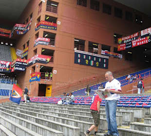 Genoa - Tifoso in gradinata sud