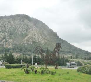 Pollença: der große Hahn aus Eisen im Kreisverkehr