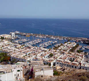 Jachthafen Puerto Mogan mit Hotel Club de Mar