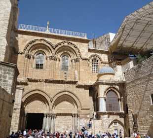 Wejście do Bazyliki Grobu Pańskiego