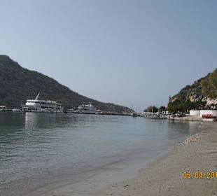 Strand nähe Hafen