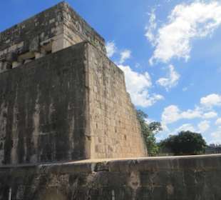 Spaziergang auf dem Ruinengelände