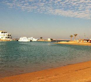 Strand beim Nachbarshotel/Hafen