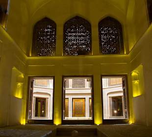 Widok z ogrodu na pawilon