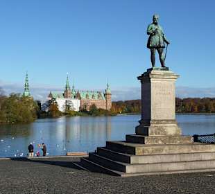 Das Schloss vom Ort aus gesehen
