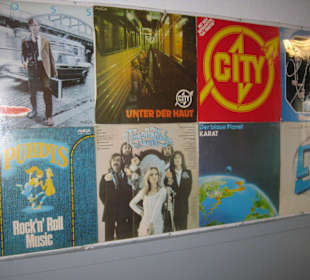 Das Plattencover von City hängt auch an der Wand