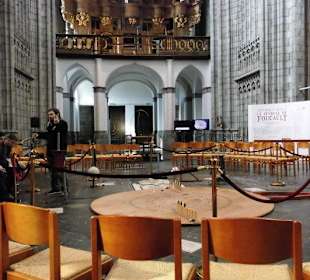 Aufbau des Pendelversuches in der Kirche St.Waudru