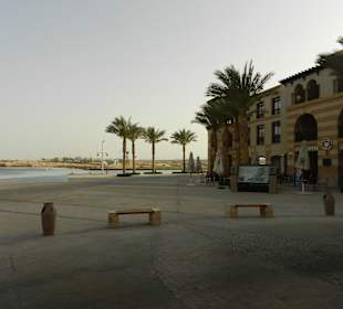 Marina und Costa Cafe