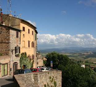 Auf der Stadtmauer von Volterra
