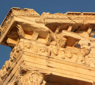 Die Gesichter des Sonnengottes Apollon