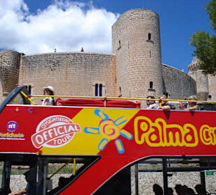 Hopp on Bus zum Castell Bellver