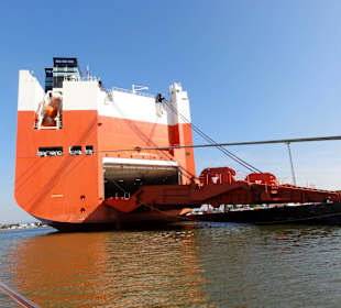 Autotransporter im Kaiserhafen
