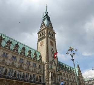Das Rathaus vom Rathausmarkt gesehen