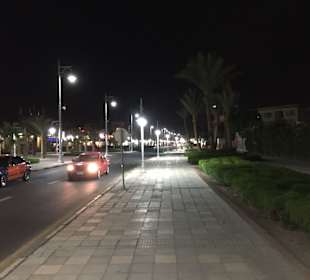 Straße vor dem Hotel