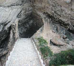 Die Höhlen von Arta