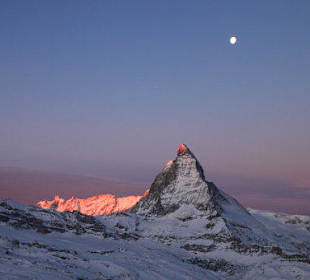 Matterhorn im Sonnenauf- und Monduntergang
