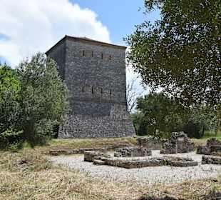 Turm im Eingangsbereich