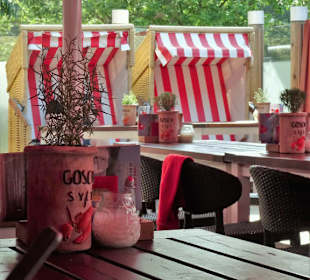 Plätze auf der Terrasse bei Gosch Hafenspitze