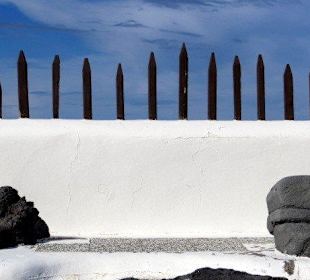 Architektonisches Detail am Pool-Rand