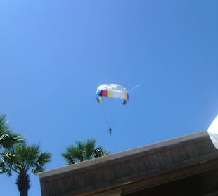 Parasailing am Strand