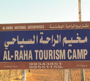 Tafel am Eingang des Camps