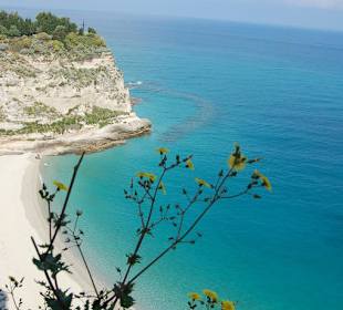 Blick von der Altstadt auf die Küste vor Tropea
