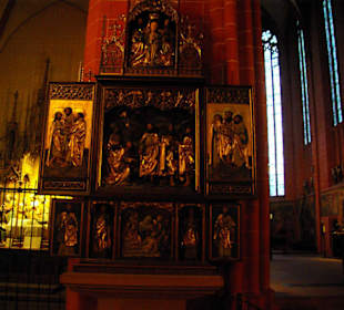 Zum Altar hin
