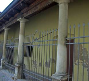 Hintergebäude der Kirche