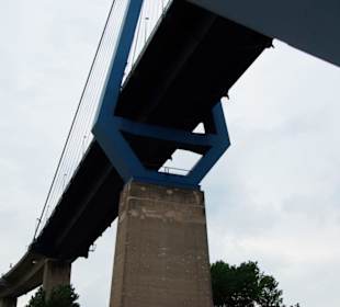 Die ganzen Autobahnbrücken