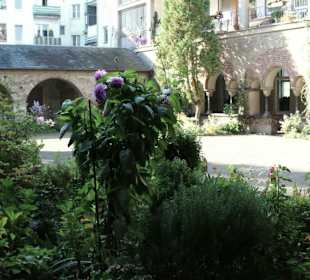 Kreuzgang mit "Paradiesgarten"
