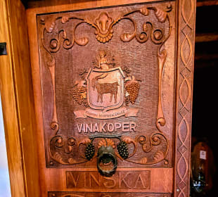 Türe zum Weinkeller