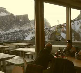 Großer Fensterbereich - bei gutem Wetter geöffnet