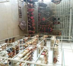 In der Moiz Boutique