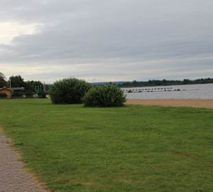 Sandstrand an der Strandpromenade Lembruch