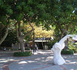Skulpturen nähe Tropfsteinhöhle