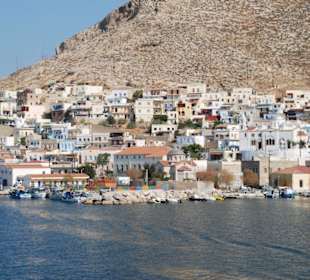 Einfahrt in den Hafen von Pothia