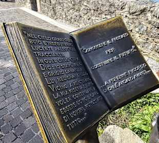 Statue Monumento all'Alpino am Hafen