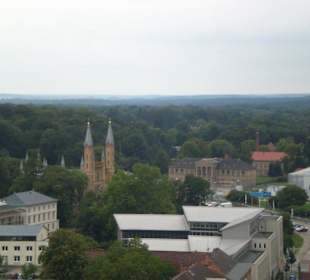 Blick vom Kirchturm auf die Schlosskirche.