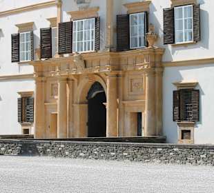 Eingang ins Schloss Eggenberg